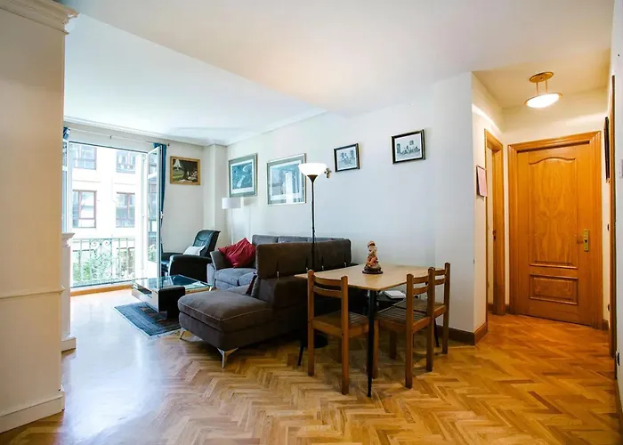 Modern In Donostia, 75 M² With Jacuzzi. *