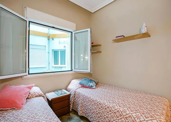 Modern In Donostia, 75 M² With Jacuzzi.