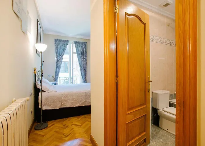 Modern In Donostia, 75 M² With Jacuzzi. *